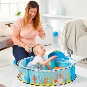 KOLAM MANDI BOLA YANG MENYENANGKAN