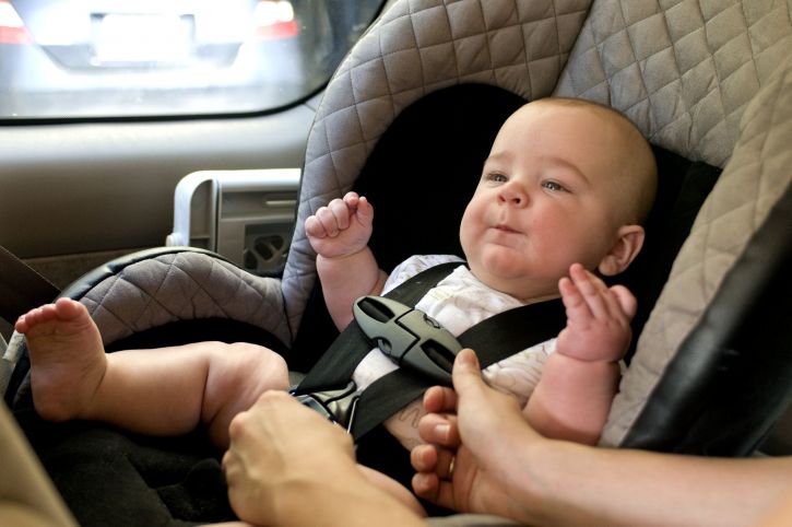 MENGAPA MENGGUNAKAN CARSEAT ITU WAJIB ? KESELAMATAN SI KECIL DIMULAI DARI SEKARANG YAN MOM 