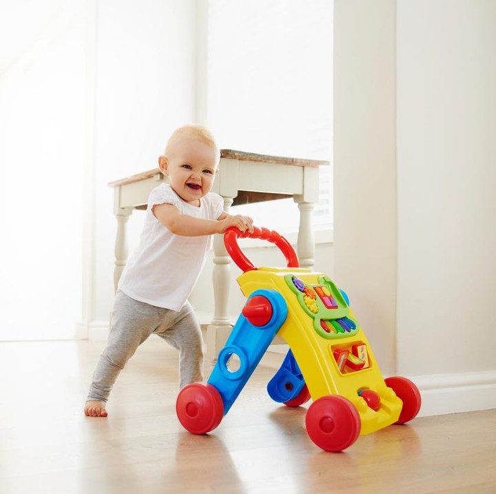 MANFAAT PUSH WALKER UNTUK ANAK: MENDUKUNG TUMBUH KEMBANG SI KECIL DENGAN AMAN