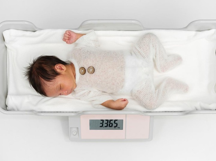 TIMBANGAN BAYI DIGITAL VS TIMBANGAN IBU ANAK, MANA LEBIH AKURAT 