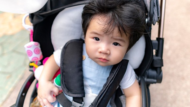 KAPAN BAYI BOLEH NAIK STROLLER?