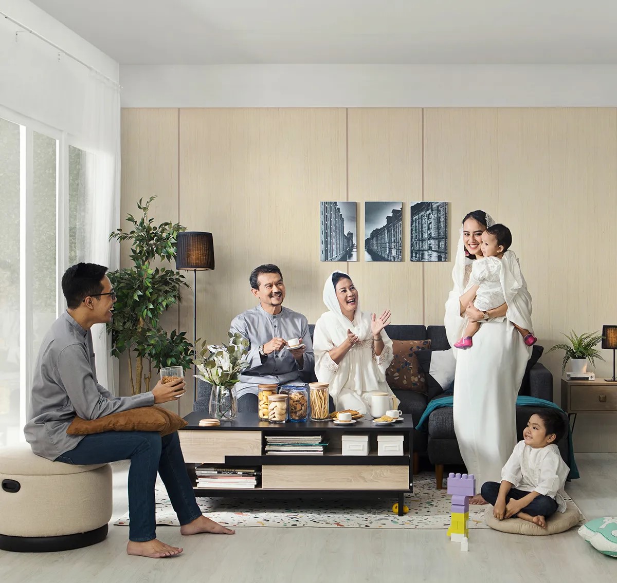 KEGIATAN BERSAMA KELUARGA SAAT BERKUMPUL DI HARI RAYA