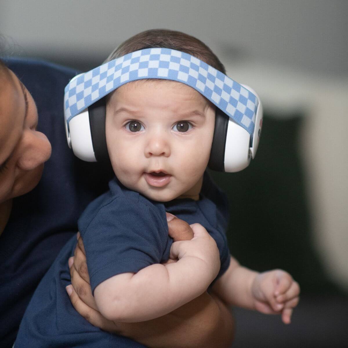 PENTINGNYA MENGGUNAKAN EARMUFF BAYI SAAT TRAVELING